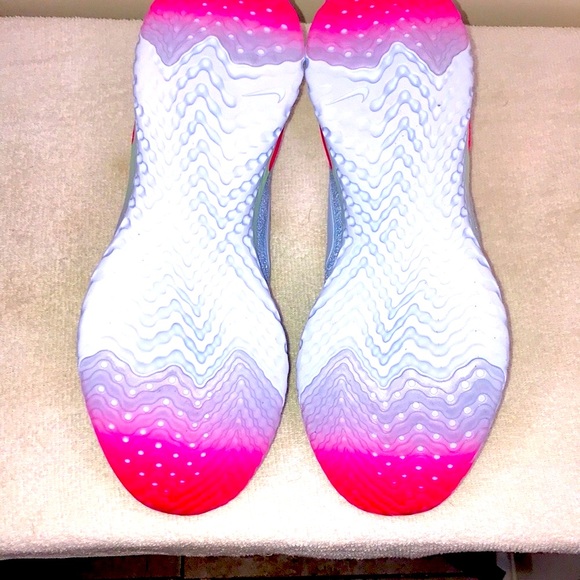 NIKE Epic React Flyknit 2 Running Shoes - Picture 8 of 9